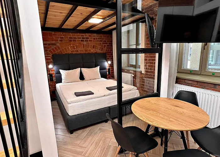 Pod Blekitnymi Podkowami