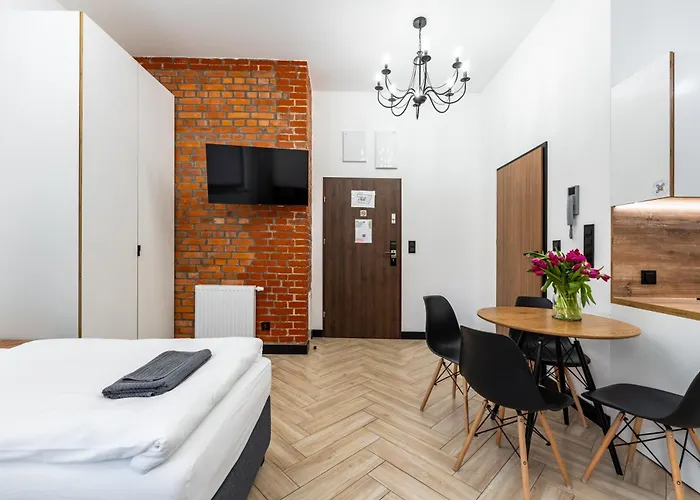 Pod Blekitnymi Podkowami 3*