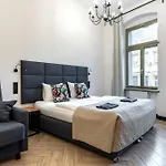 Pod Błękitnymi Podkowami Hotel apartamentowy 3*