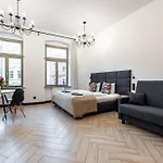 Pod Błękitnymi Podkowami Hotel apartamentowy 3*