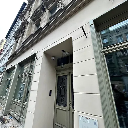 Pod Blekitnymi Podkowami 3*