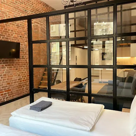 Pod Blekitnymi Podkowami 3*