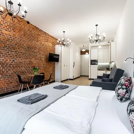 Pod Blekitnymi Podkowami Aparthotel Vratislav