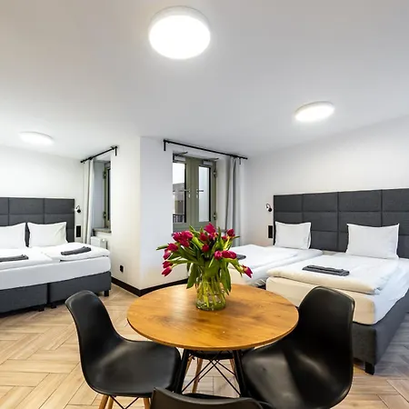 Aparthotel Pod Blekitnymi Podkowami Vratislav
