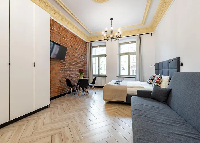 Pod Blekitnymi Podkowami 3*